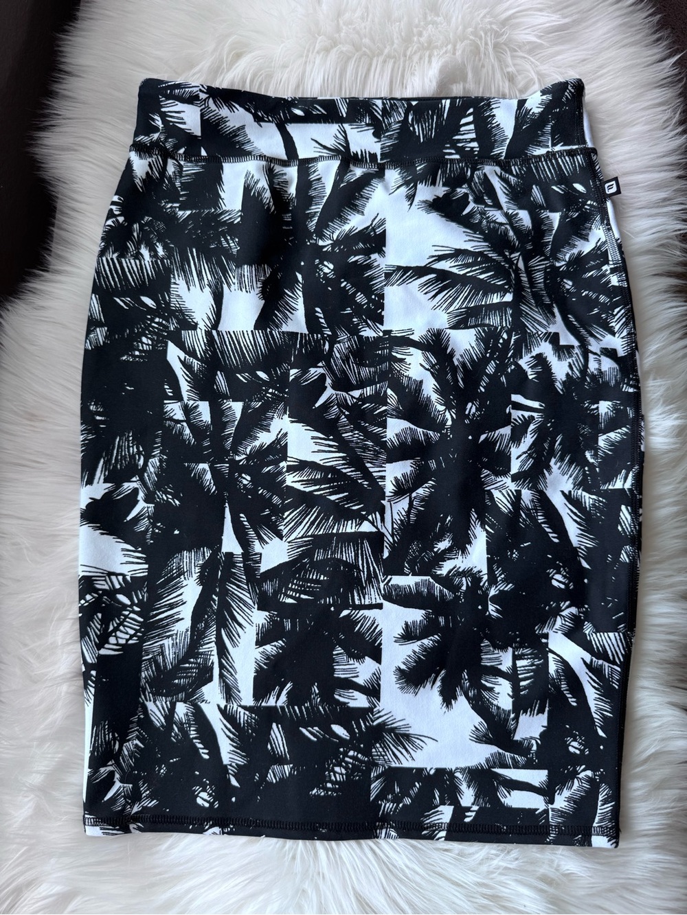 NWT Fabletics Black & White Palm-Print Pencil Skirt